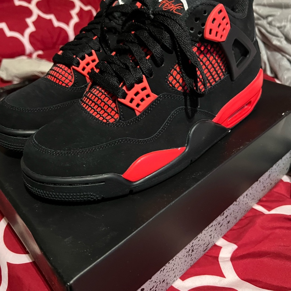 Retro 4’s Black and Red size 8.5